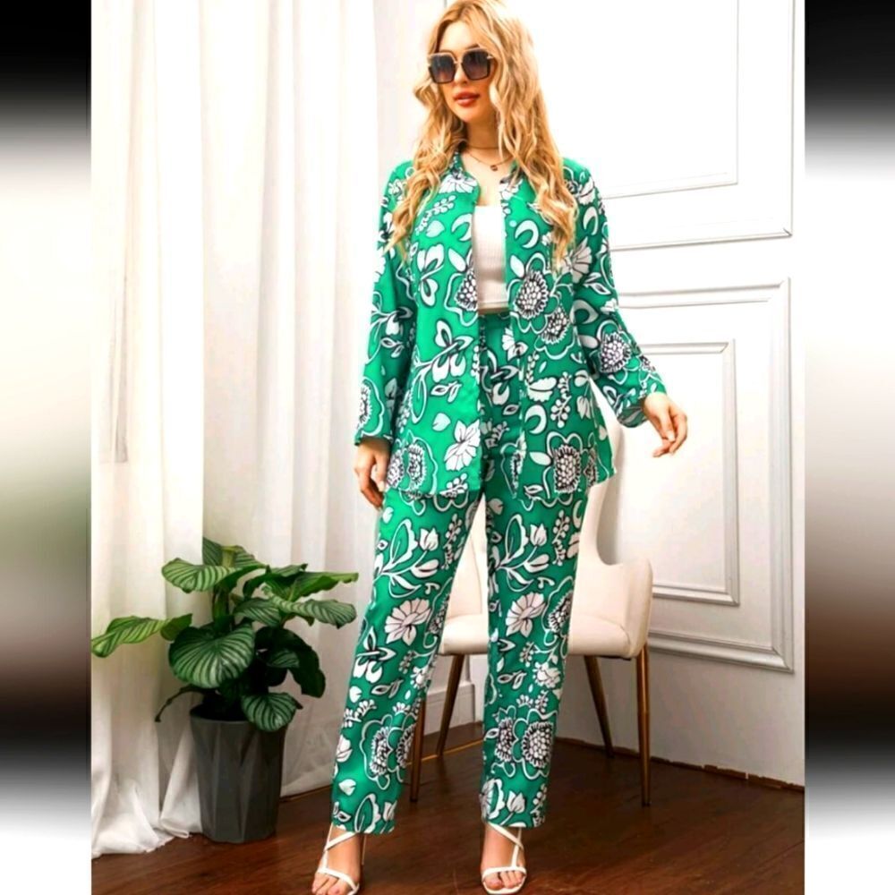 Floral Green Two-Piece Pantsuit Set - Women's Coordinated Outfit